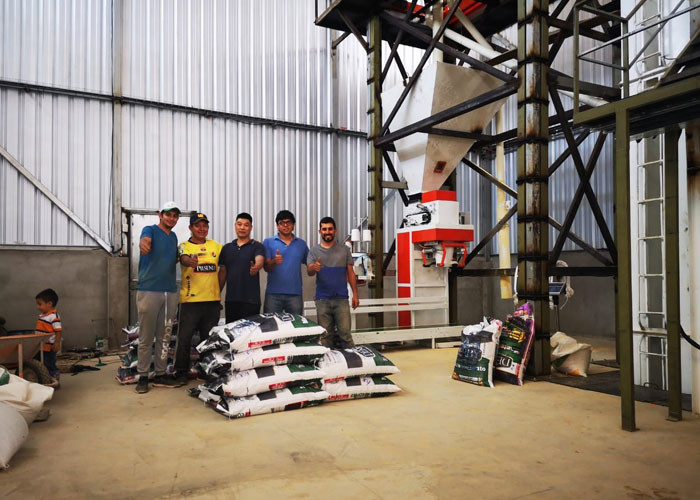 최신 회사 사례 에콰도르에서 5t/h 가축 사료 공장